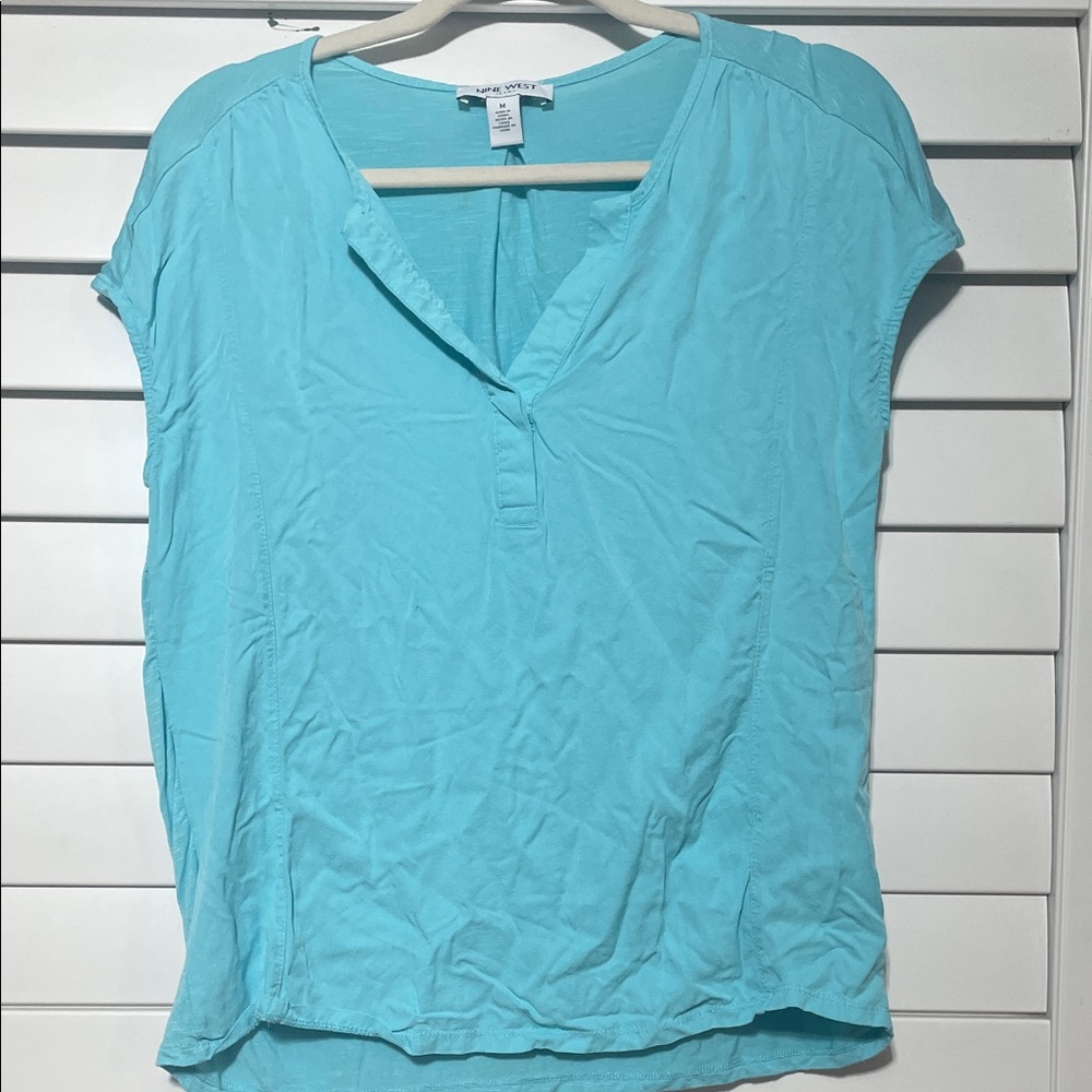 White House Black Market Aqua Cap Sleeve Split V-Neck Top bust 20 in